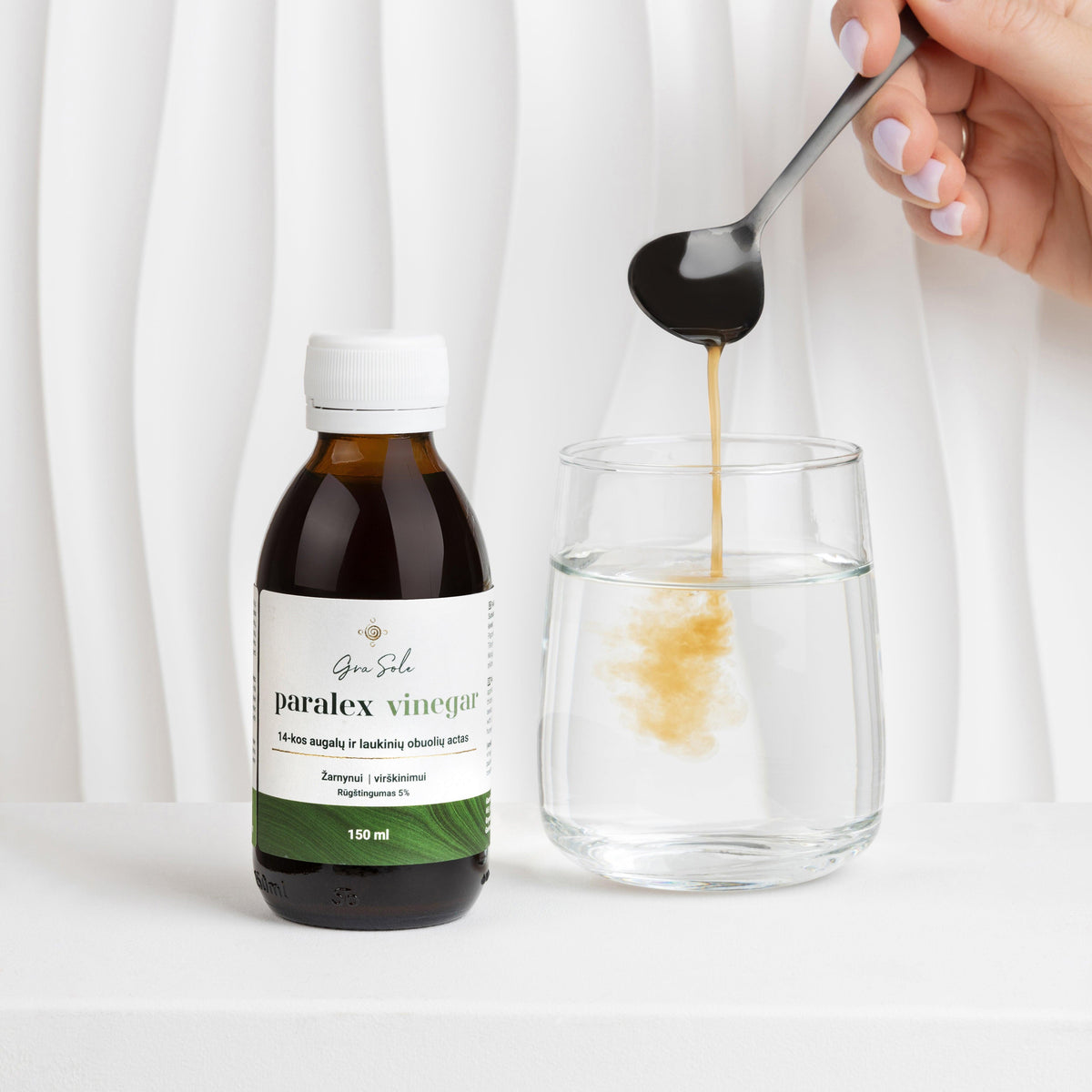 Paralex Vinegar – 14 augalų ir laukinių obuolių actas žarnyno švarai, virškinimo sistemos palaikymui ir mikrobiotos balansui.