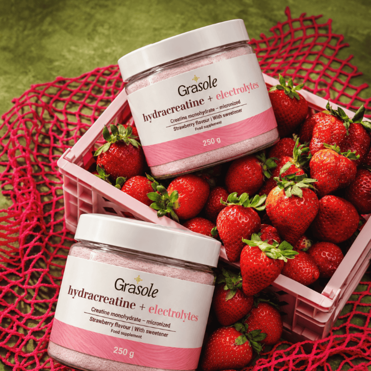 GraSole strawberry-flavoured Hydracreatine tubs with strawberries